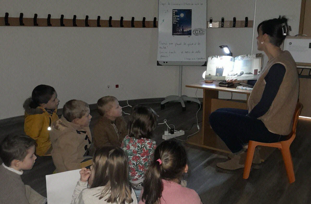 davina-jitten-kholer-avait-adapte-le-choix-des-contes-a-l-age-de-son-jeune-auditoire-1769193416